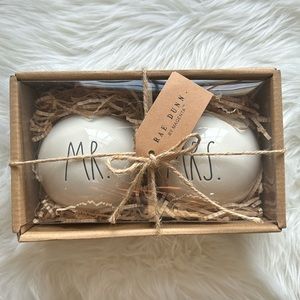 🎄🆕 Rae Dunn Mr and Mrs Wedding Ornaments